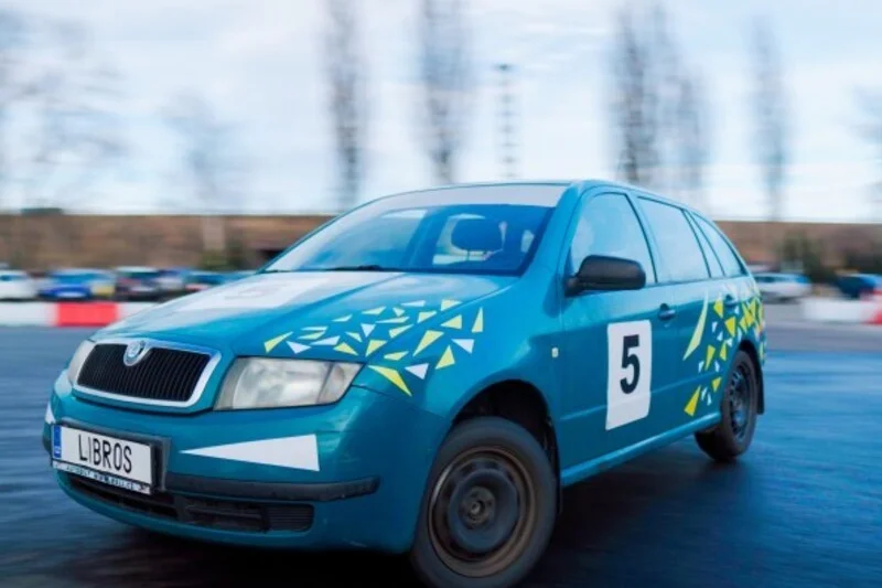 Driftování bokem na závodním polygonu v Ostravě - foto 03