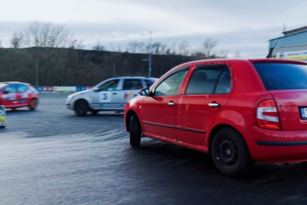 Driftování bokem na závodním polygonu v Ostravě - foto 05