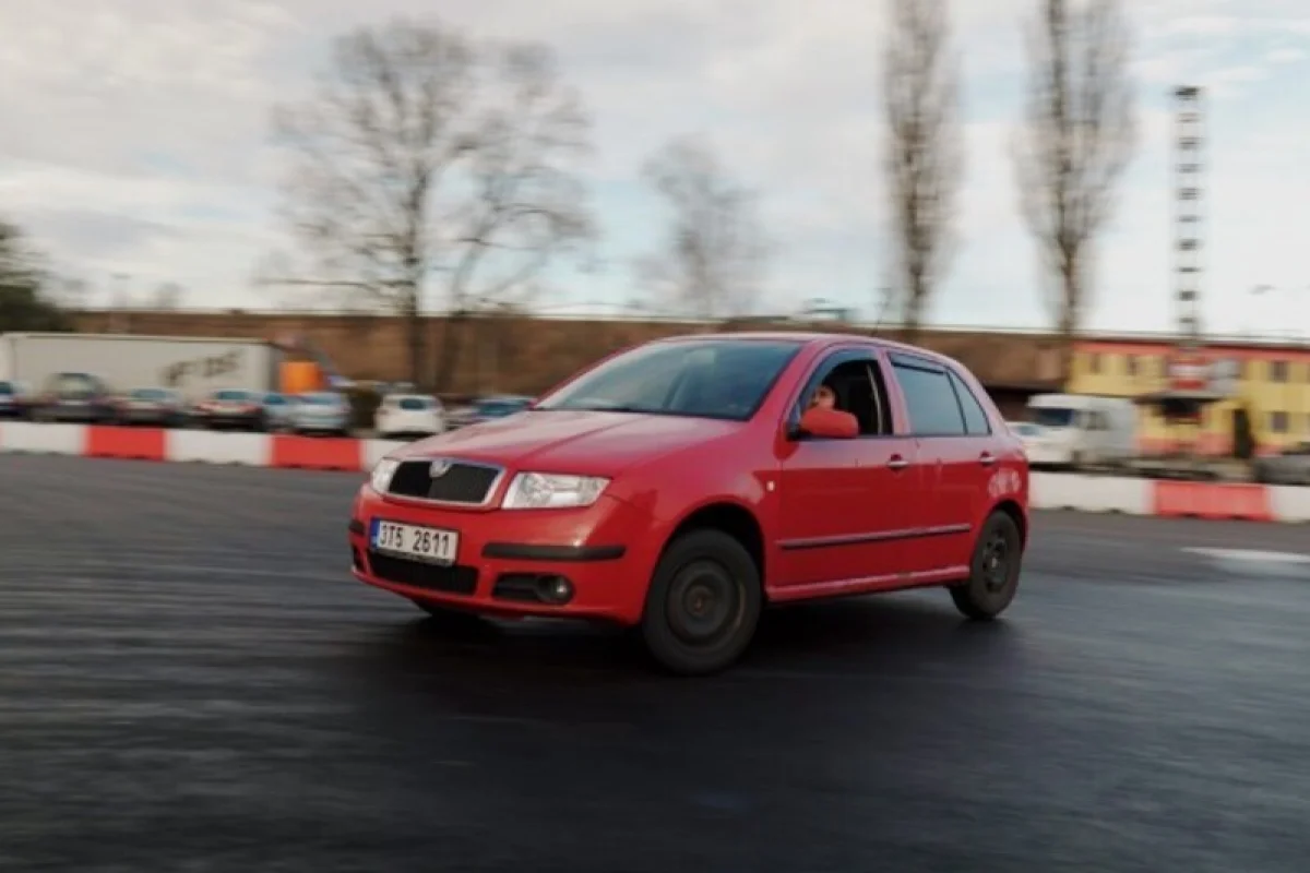 Driftování bokem na závodním polygonu v Ostravě - foto 08