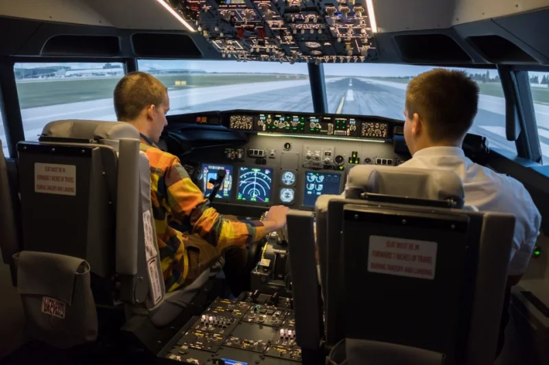 Dvojkombinace: Pilotem Boeingu 737NG a Airbusu A320 - foto 03
