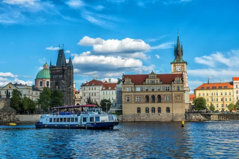 Dvouhodinová plavba po Vltavě s vynikajícím obědem a krásnými výhledy - foto 03