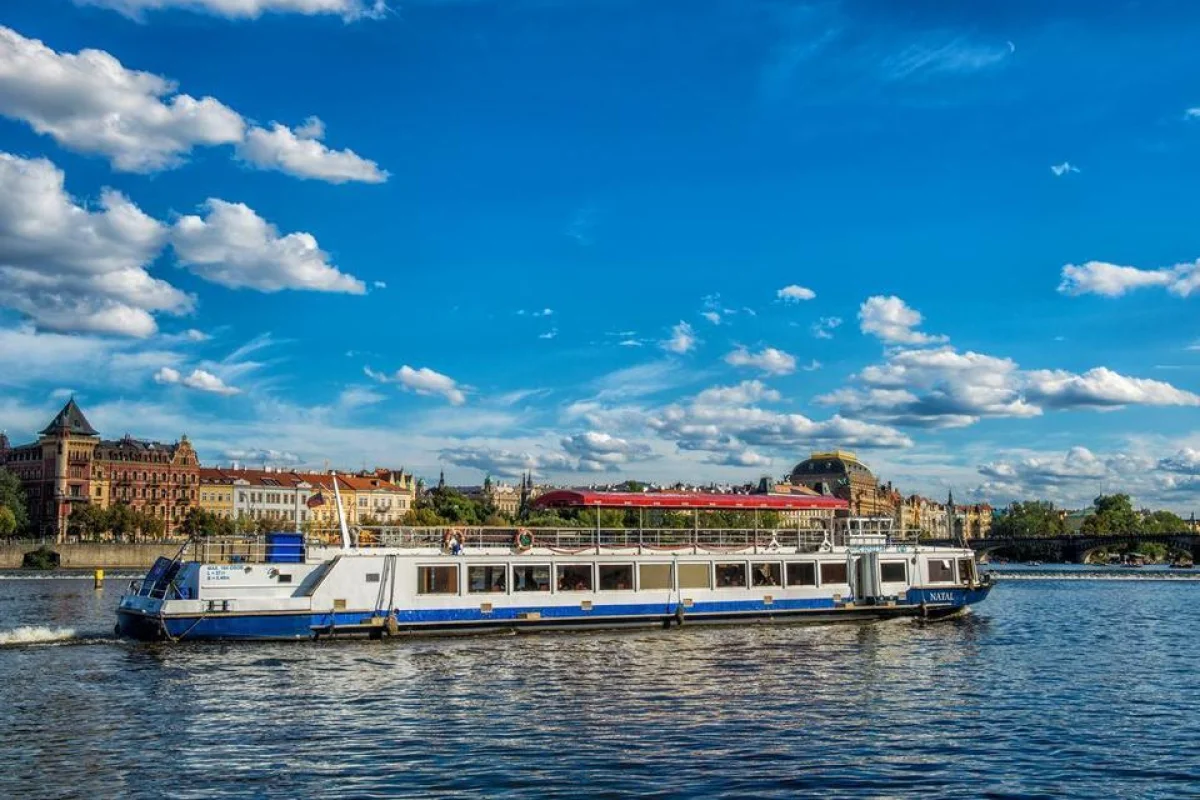 Dvouhodinová plavba po Vltavě s vynikajícím obědem a krásnými výhledy - foto 04