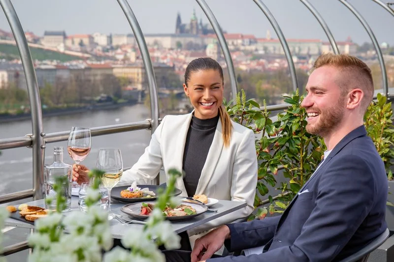 Exkluzivní pobyt v Tančícím domě s tříchodovou večeří od Ondřeje Slaniny - foto 04
