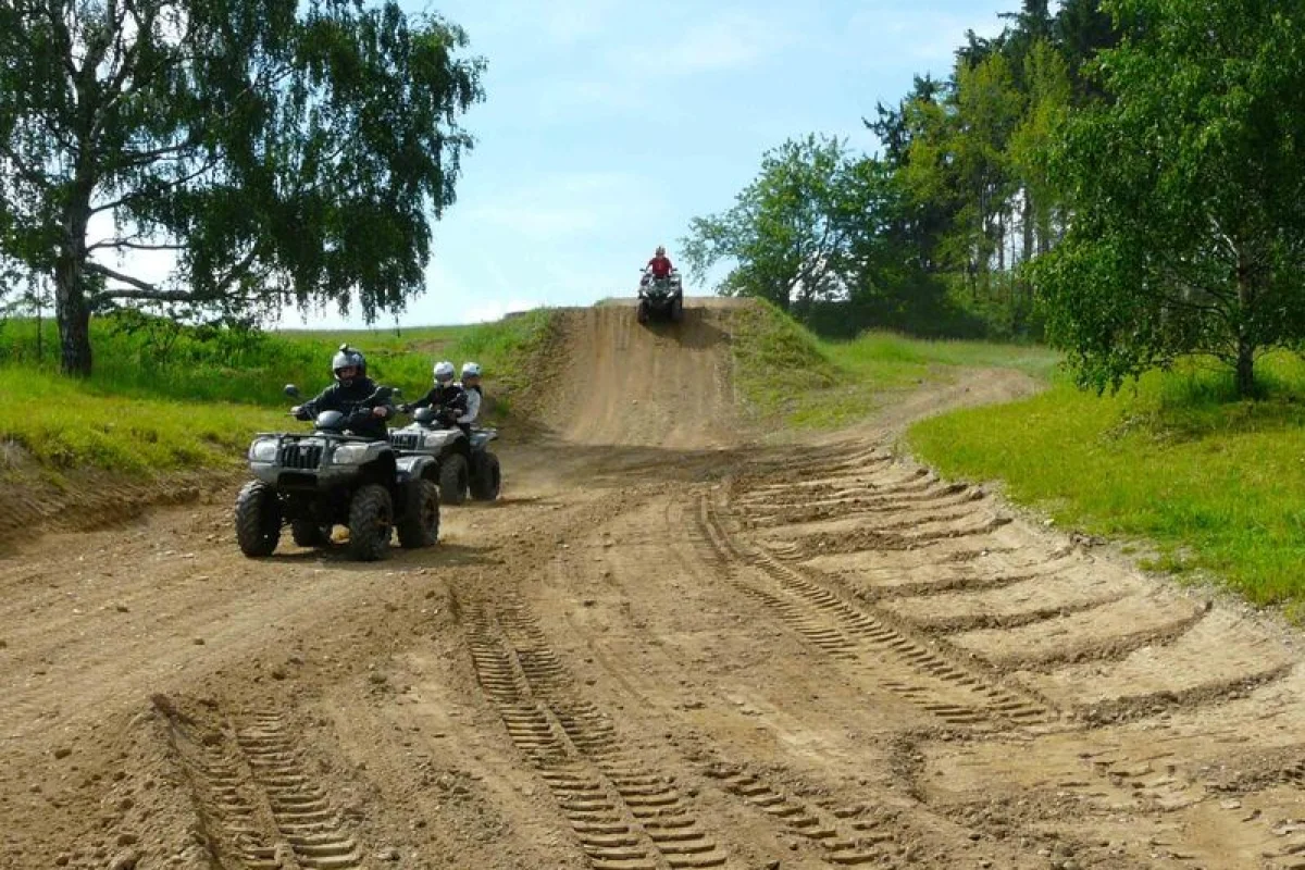 Extrémní jízda na čtyřkolce - foto 05