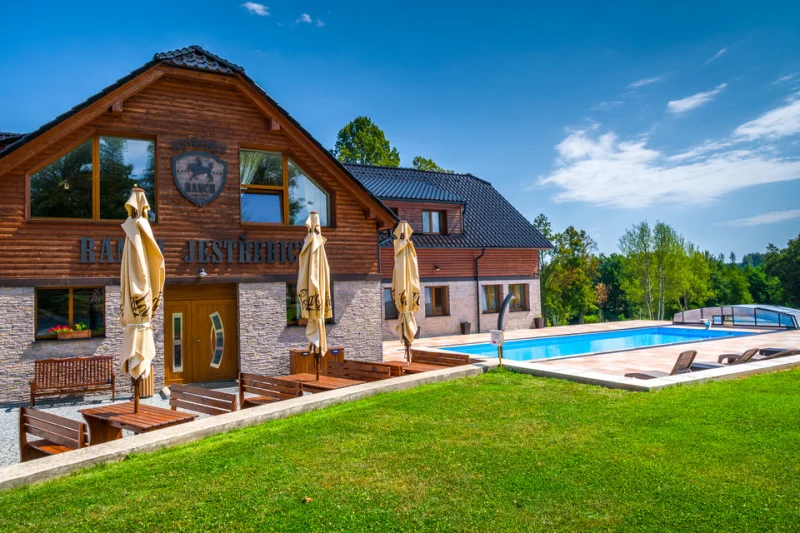 Fantastický pobyt na Ranči Jestřebice s jízdou na čtyřkolkách a polopenzí pro 2 osoby na 2 noci - foto 03