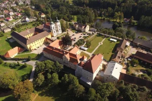 Fantastický pobyt s pivní lázní, degustací piv a polopenzí v historickém Klášteru Želiv pro 2 osoby - foto 01
