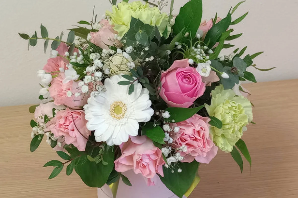 Floristkou na zkoušku - kurz práce s květinami - foto 03