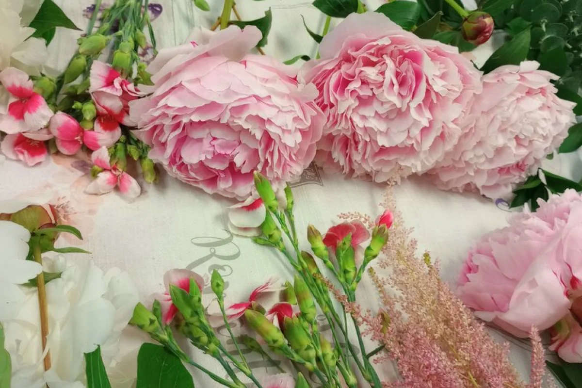 Floristkou na zkoušku - kurz práce s květinami - foto 04