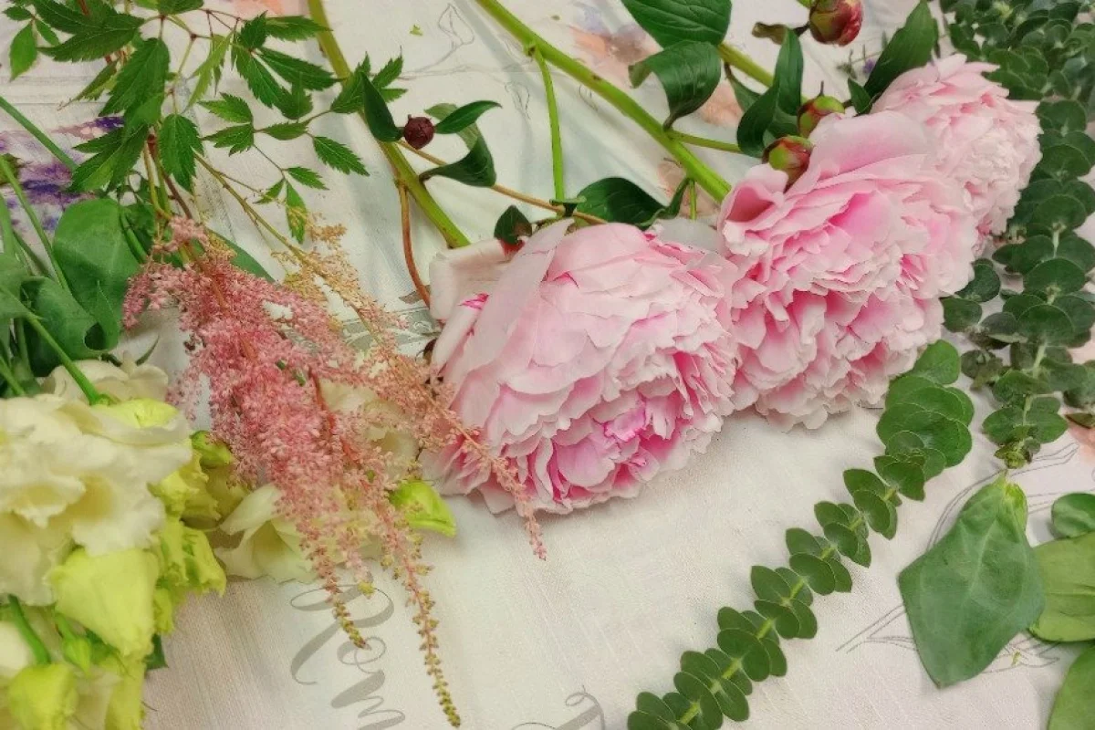 Floristkou na zkoušku - kurz práce s květinami - foto 05