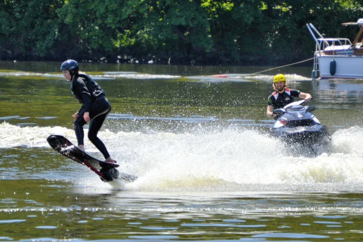 Flyboard, Hoverboard nebo Jetpack: Adrenalinový den na vodě - foto 04