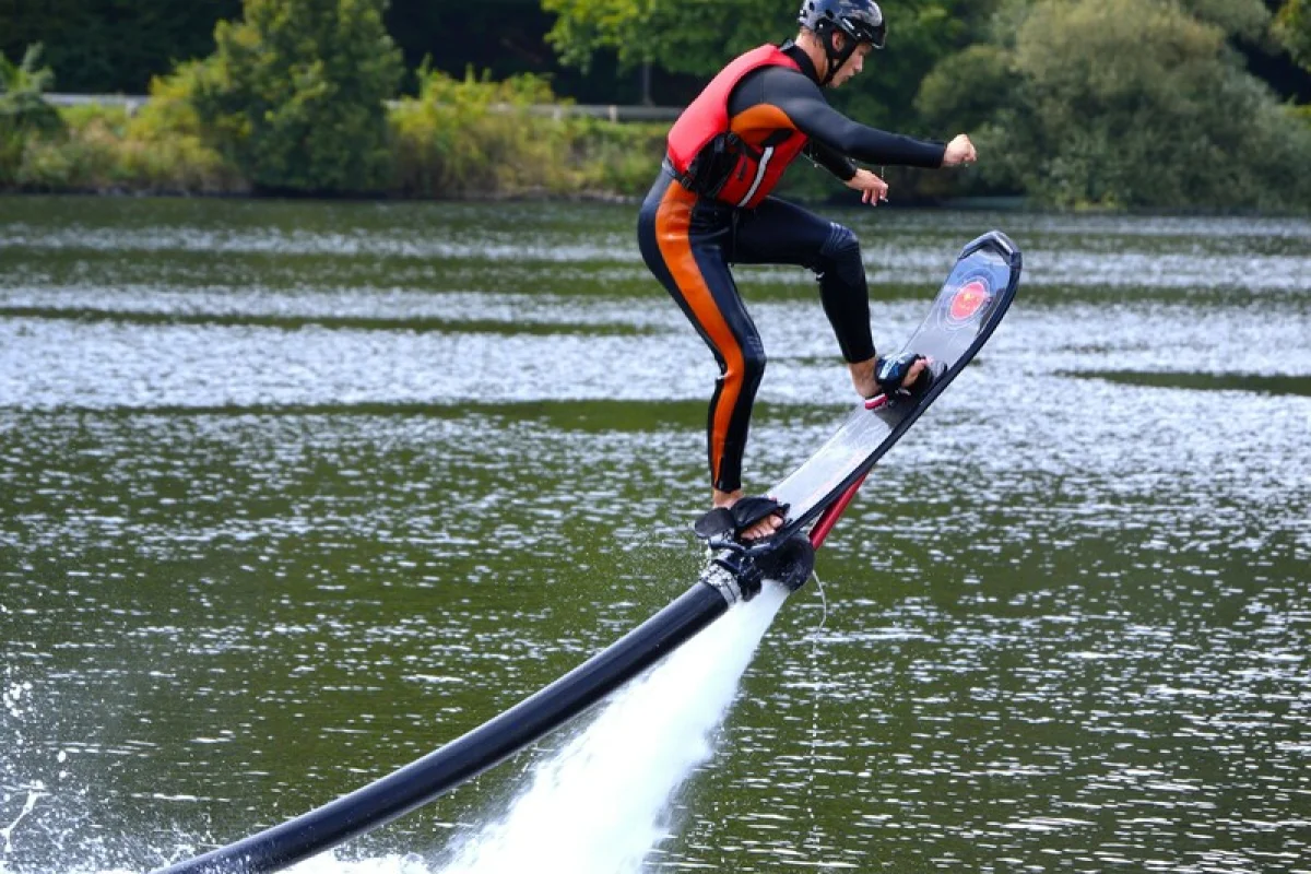 Flyboard, Hoverboard nebo Jetpack: Adrenalinový den na vodě - foto 09
