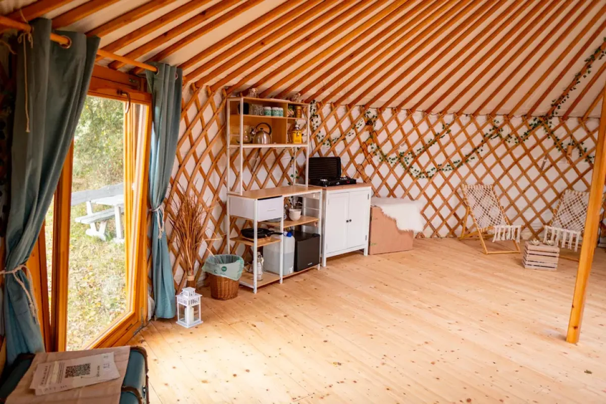 Glamping v jurtě Andělka pod Ještědem - foto 04