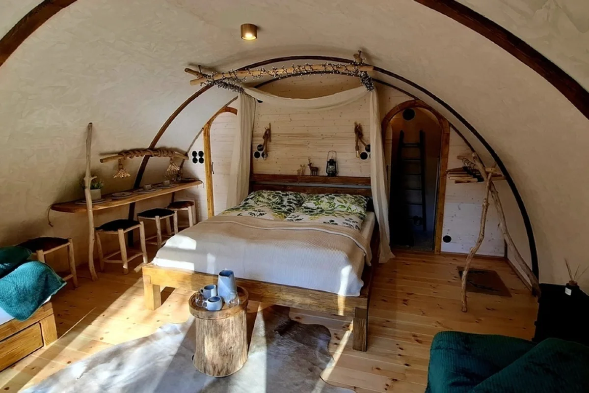 Glampingový pobyt v Hobitím domečku s privátní vířivkou v Resortu Green Valley - zkuste si, jak žijí Hobiti! - foto 03