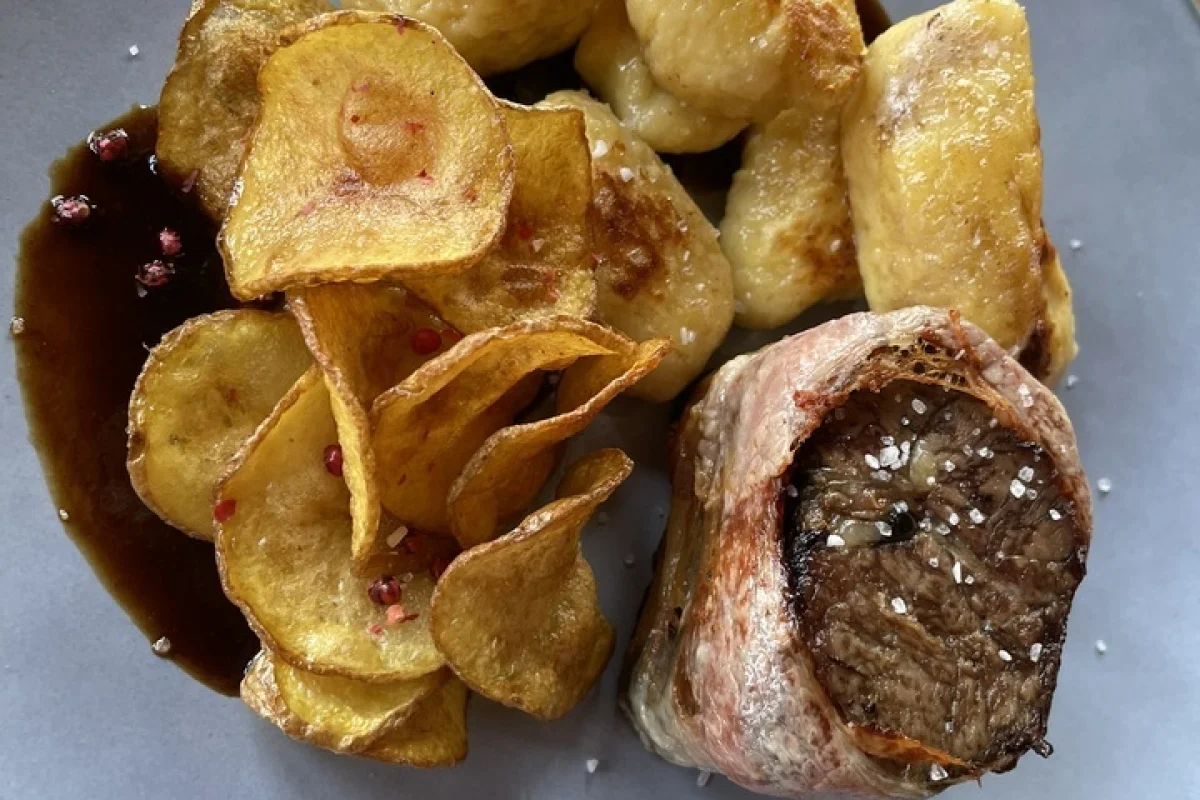 Gurmánská večeře pro 2 osoby v jedinečném resortu Vigvam - foto 04