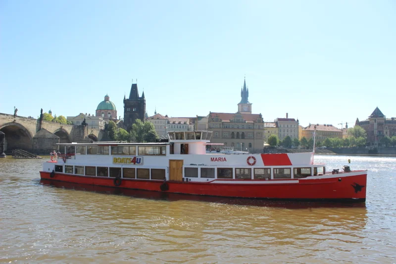 Hodinová plavba výletní lodí po pražských památkách - foto 02
