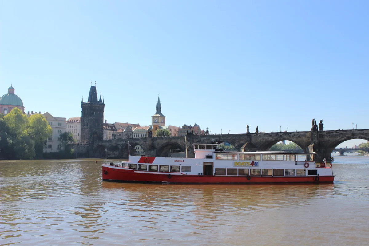 Hodinová plavba výletní lodí po pražských památkách - foto 05