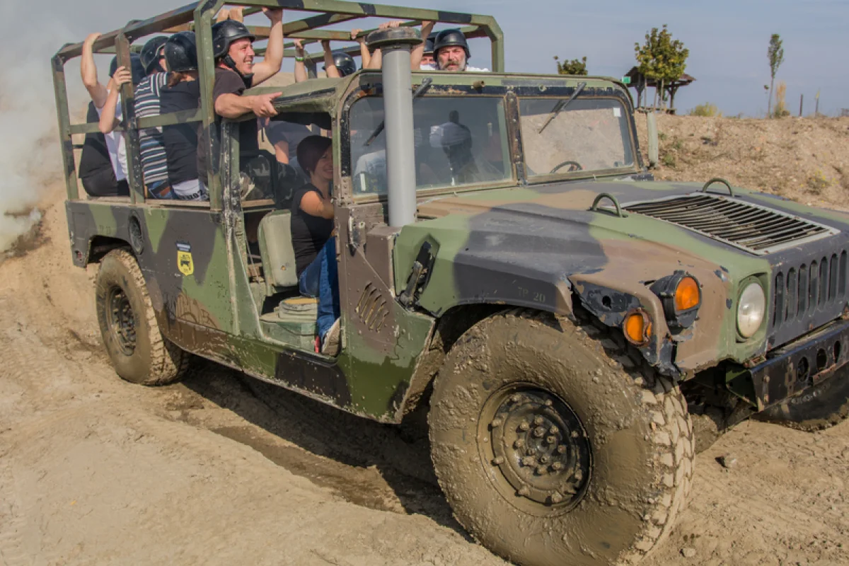 Humvee: Řízení + safari jízda na korbě - foto 05