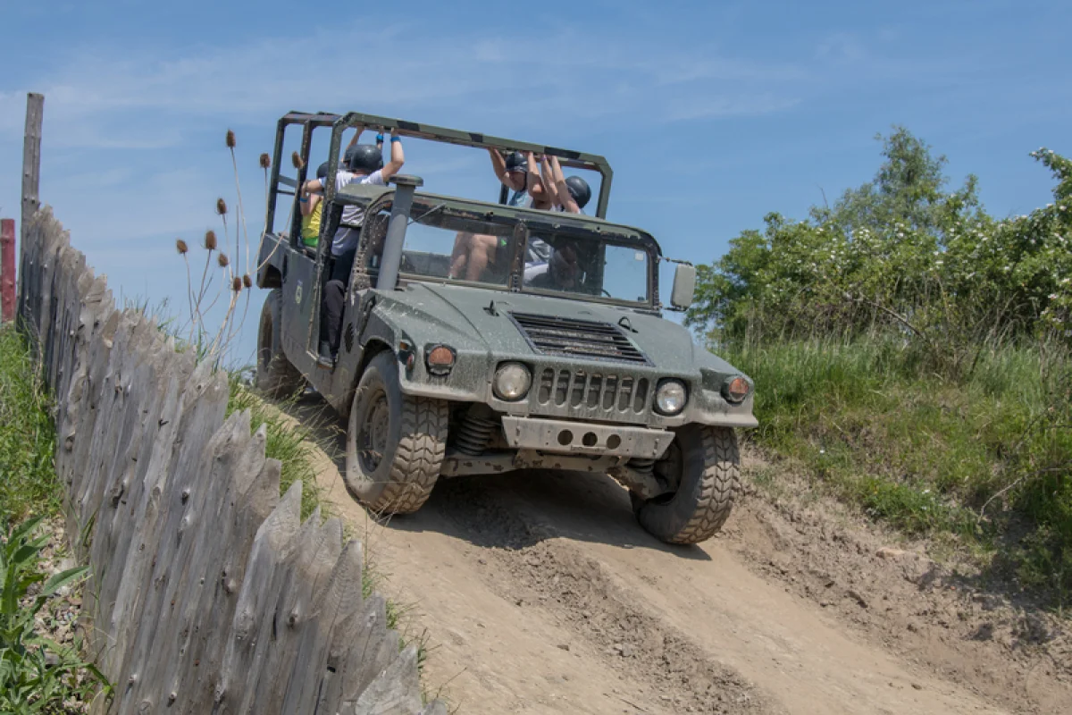 Humvee: Řízení + safari jízda na korbě - foto 07