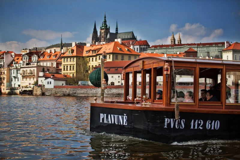 Jedinečná plavba Pražskými Benátkami plná historie s návštěvou Muzea Karlova mostu - foto 02