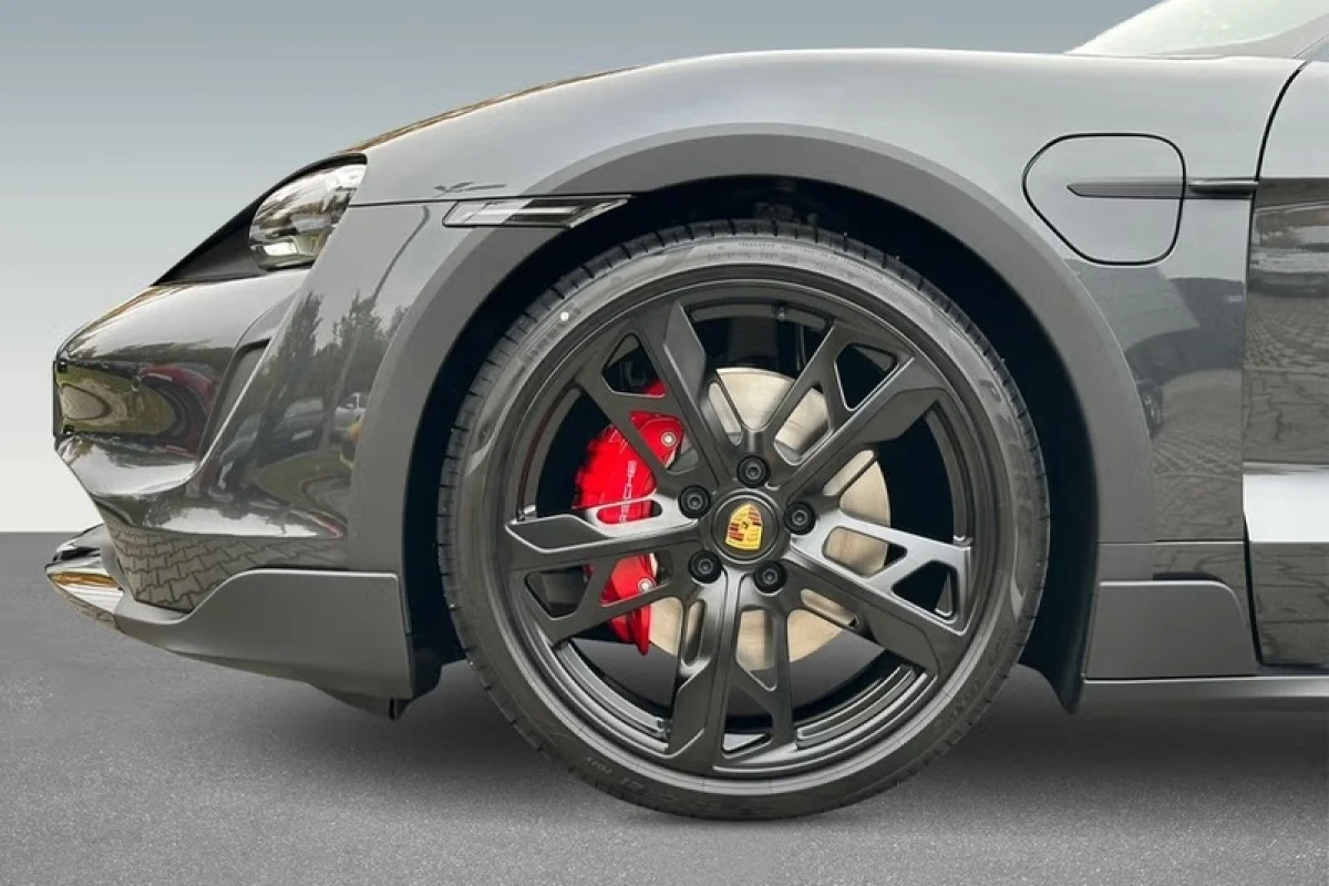 Jízda elektromobilem Porsche Taycan Cross Turismo 4S - foto 08