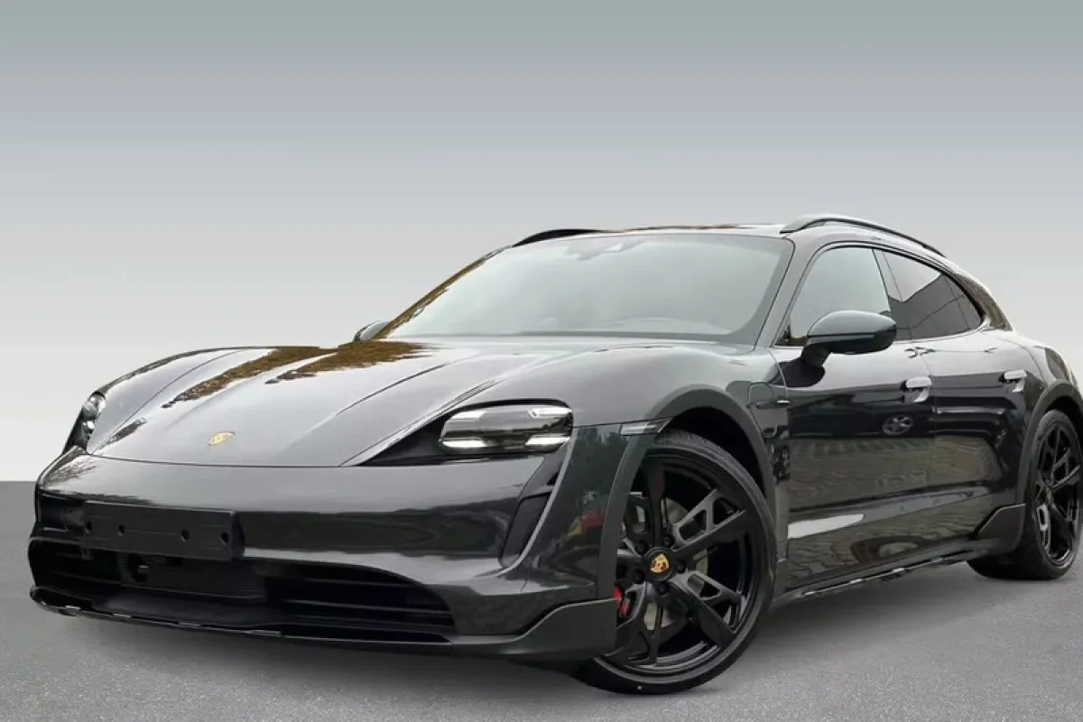 Jízda elektromobilem Porsche Taycan Cross Turismo 4S na polygonu - foto 01