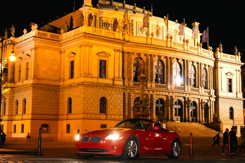 Jízda historickým centrem Prahy v červeném BMW Z4 - foto 04