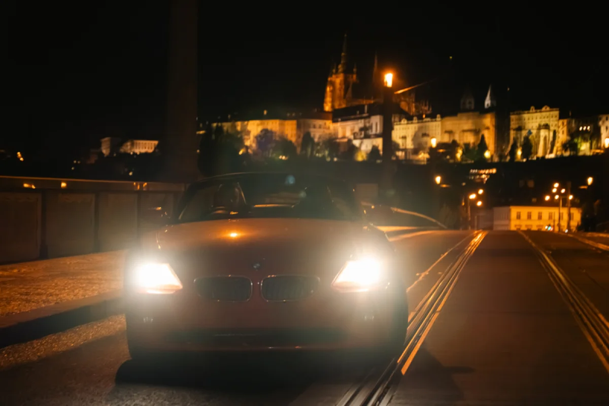 Jízda historickým centrem Prahy v červeném BMW Z4 - foto 05