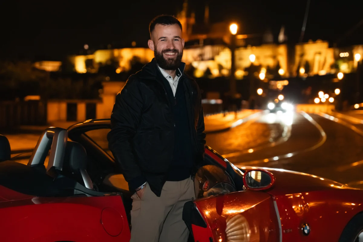 Jízda historickým centrem Prahy v červeném BMW Z4 - foto 09