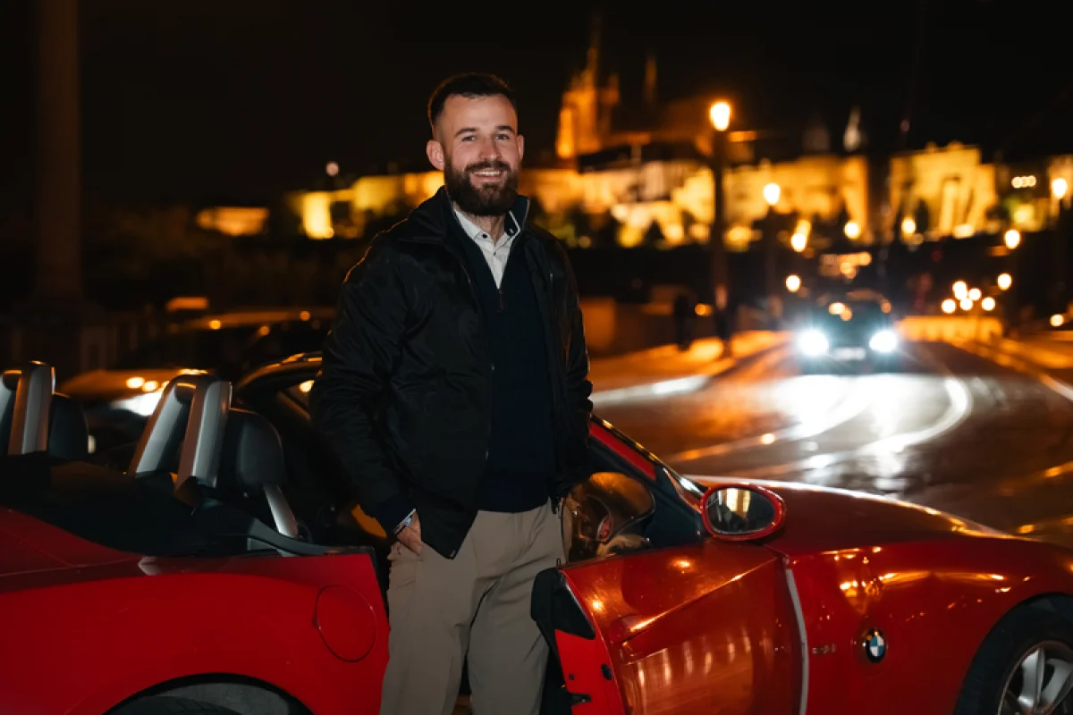 Jízda historickým centrem Prahy v červeném BMW Z4 - foto 10