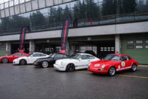 Jízda na okreskách v 6 generacích Porsche 911 - foto 02