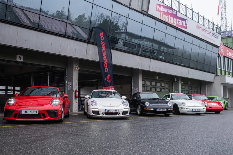 Jízda na okruhu v 6 generacích Porsche 911 - foto 03