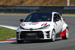 Jízda na okruhu v Toyota GR Yaris - foto 01