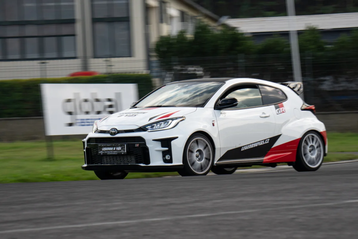 Jízda na okruhu v Toyota GR Yaris - foto 03