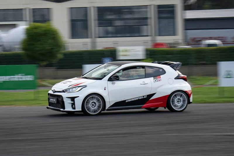 Jízda na okruhu v Toyota GR Yaris - foto 06