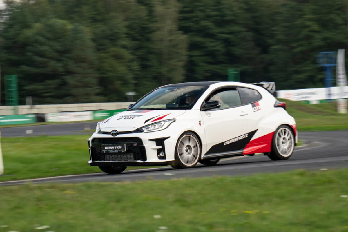 Jízda na okruhu v Toyota GR Yaris - foto 07
