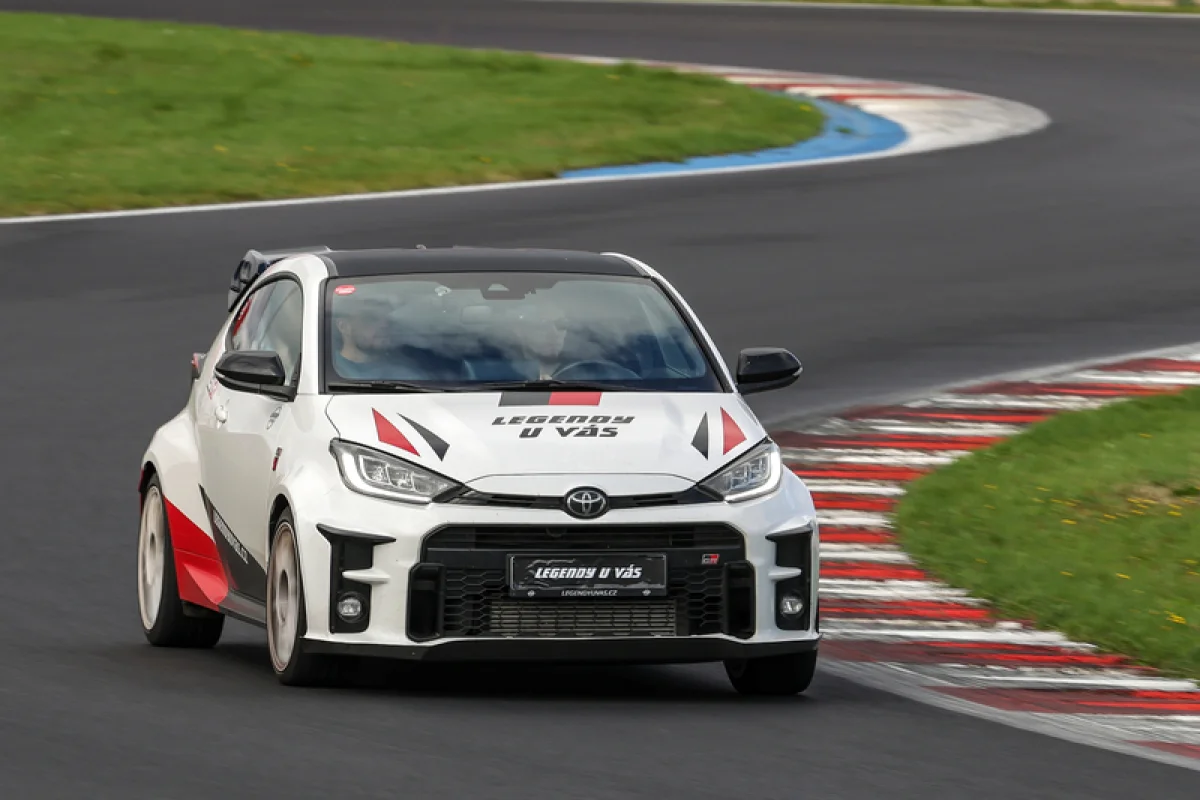 Jízda na okruhu v Toyota GR Yaris - foto 10