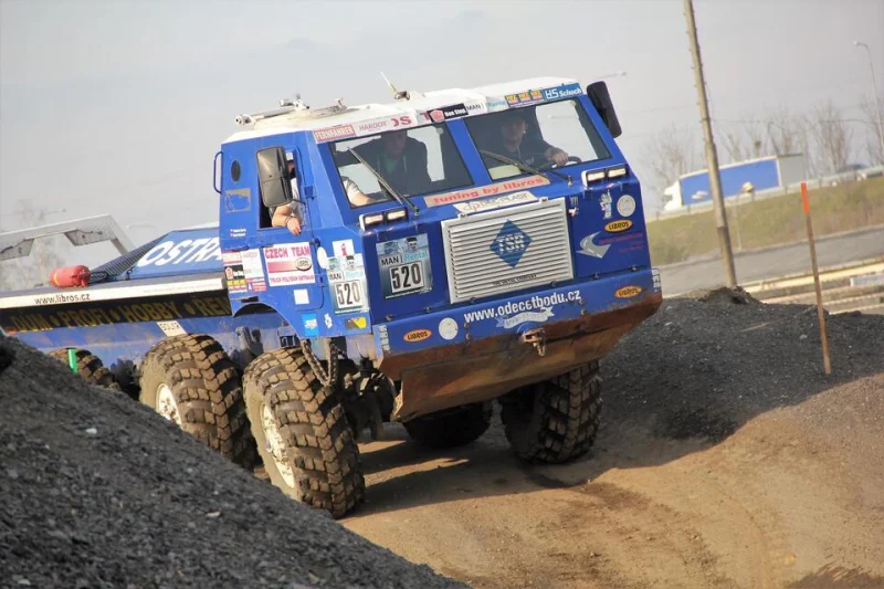 Jízda Tatrou 813 na terénním polygonu Ostrava - foto 02