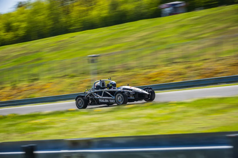 Jízda v Ariel Atom 3.5 na okruhu letiště Kámen - foto 02