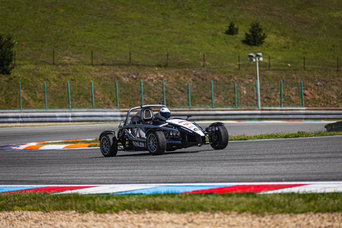 Jízda v Ariel Atom 3.5 na okruhu letiště Kámen - foto 04