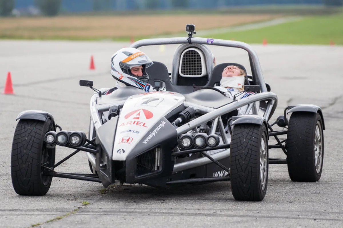 Jízda v Ariel Atom na okruhu - foto 04