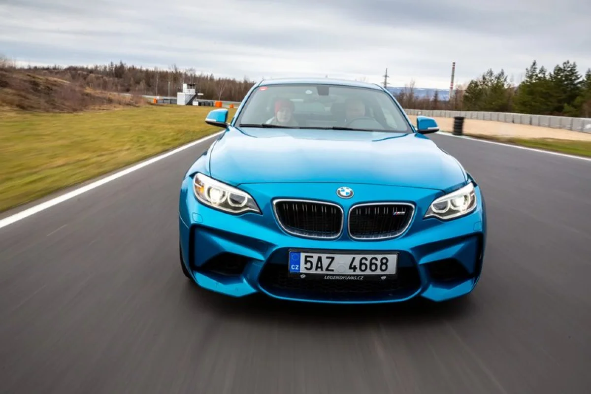 Jízda v BMW na okruhu - foto 05