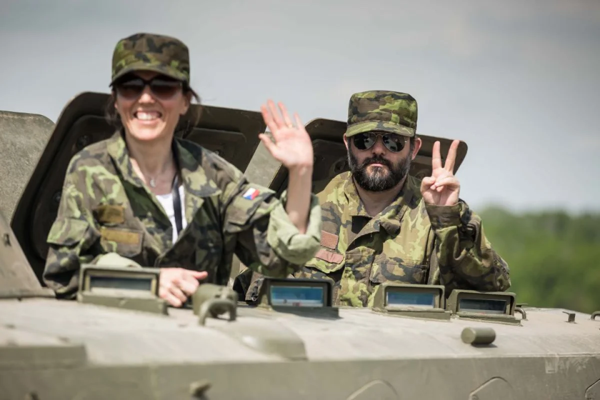Jízda v BVP pro dva - foto 04