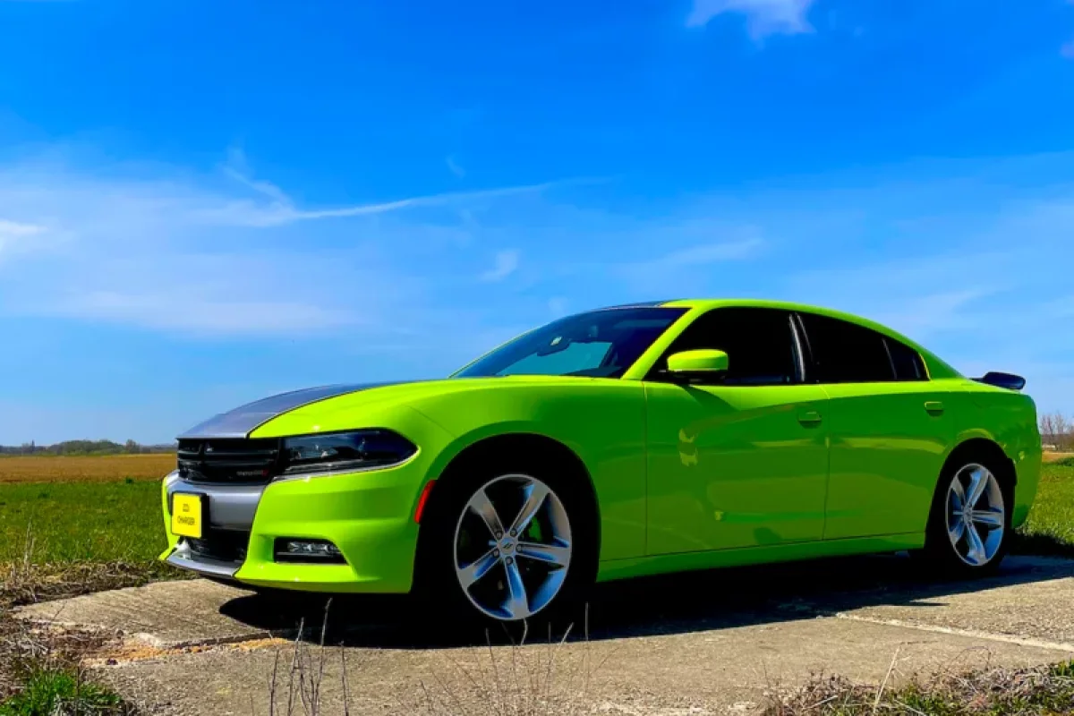 Jízda v Dodge Charger na letištní dráze pro teenagery - foto 04