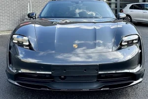 Jízda v elektrickém Porsche Taycan - foto 02