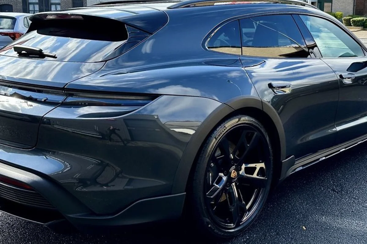 Jízda v elektrickém Porsche Taycan - foto 04