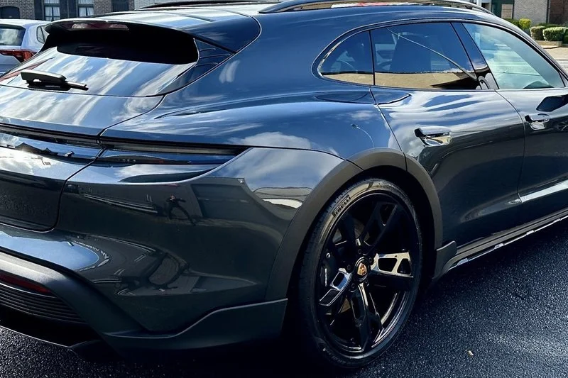 Jízda v elektrickém Porsche Taycan - foto 04