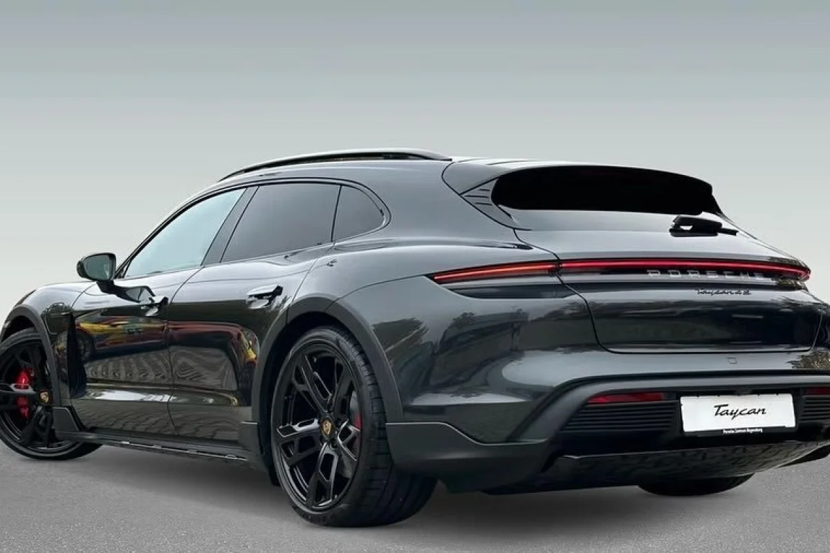 Jízda v elektrickém Porsche Taycan - foto 05
