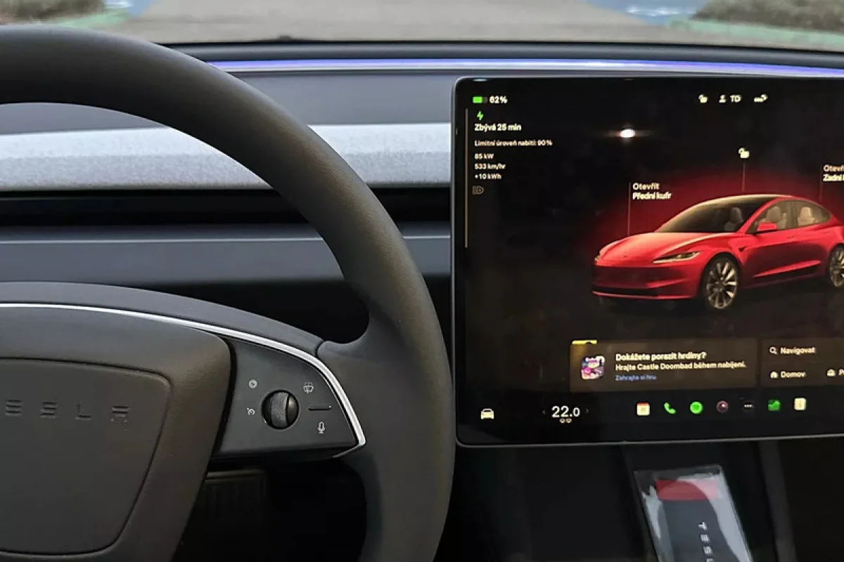 Jízda v elektromobilu Tesla Model 3 Performance Highland 24 - foto 06