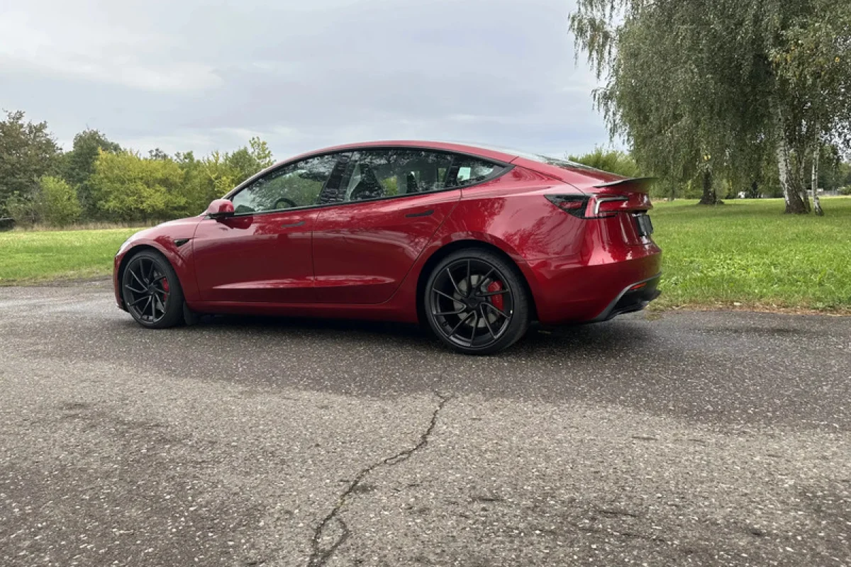 Jízda v elektromobilu Tesla Model 3 Performance Highland 24 - foto 08