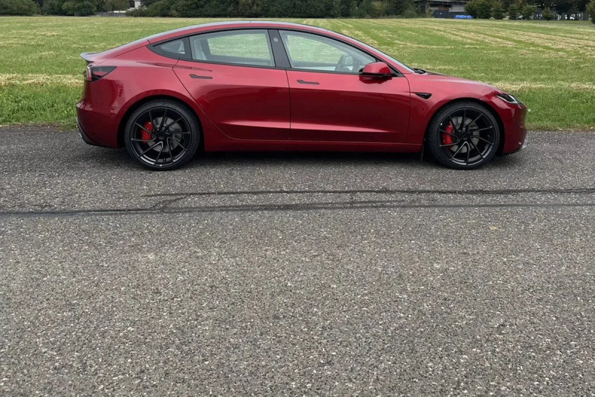 Jízda v elektromobilu Tesla Model 3 Performance Highland 24 - foto 10